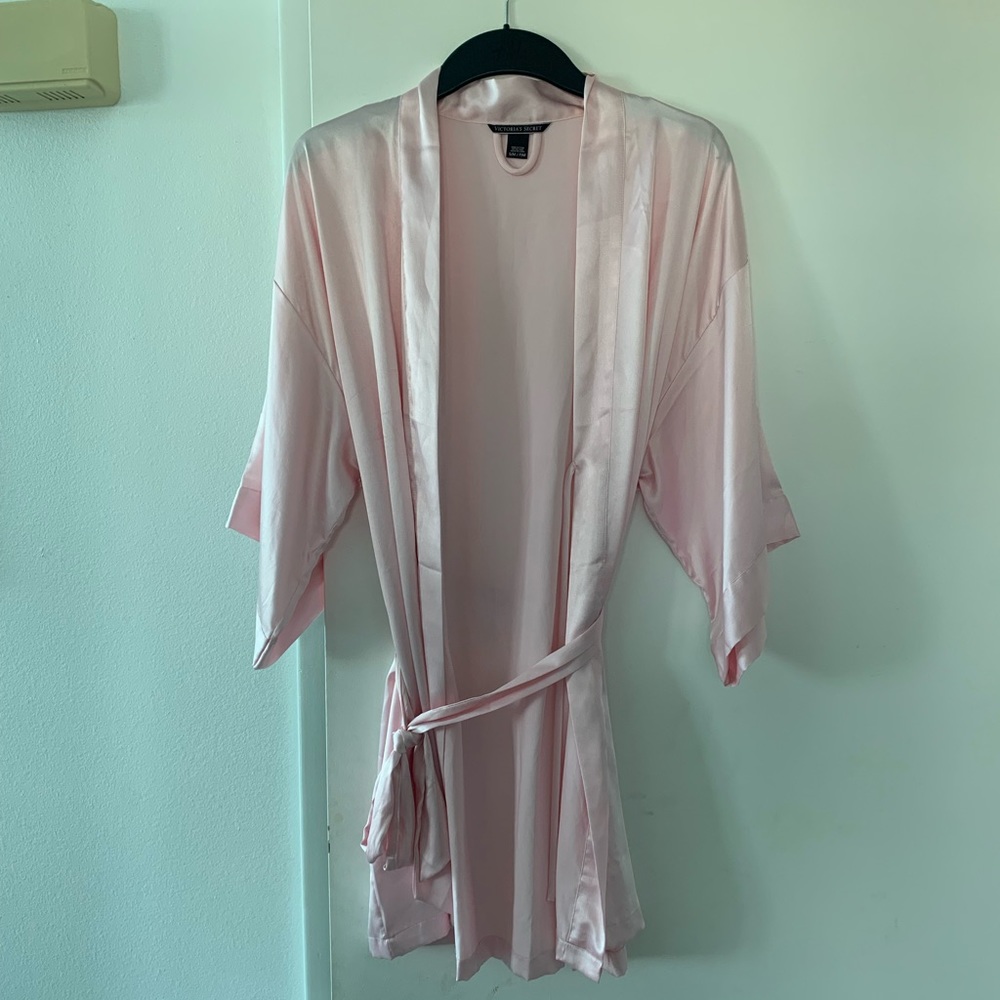 Victoria’s Secret Soft Pink Satin Kimono robe size S/M